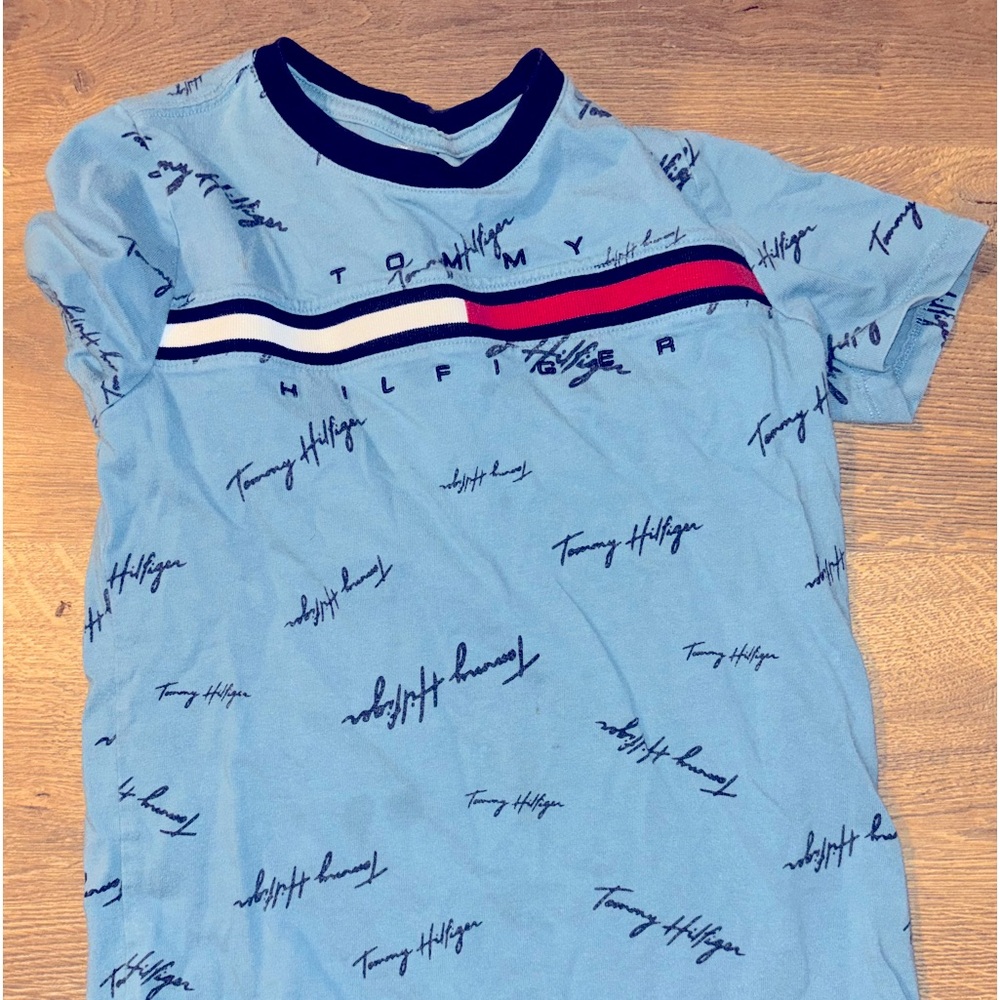 Tommy Hilfiger shirt kids size  8-10.